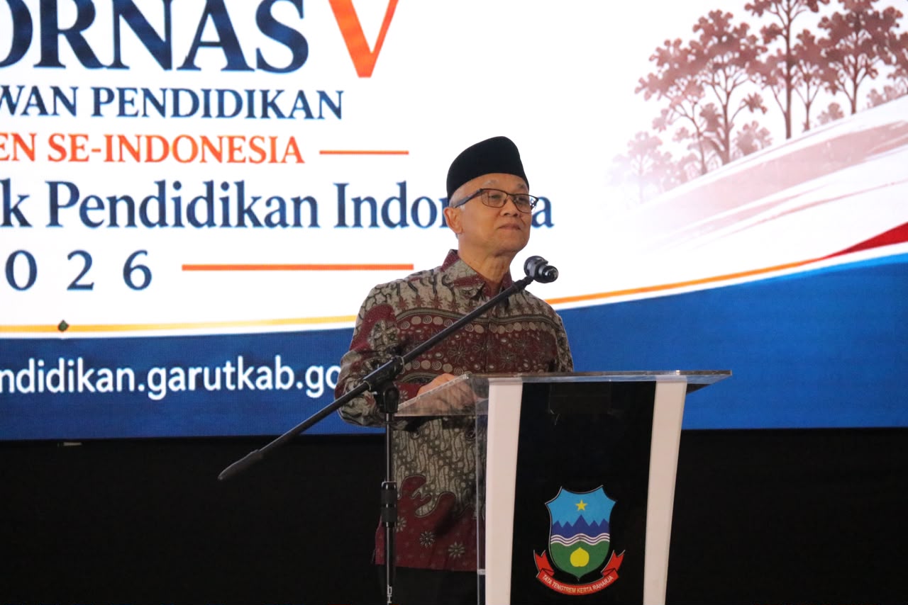 Wamendikdasmen RI Prof. Latip Latipulhayat membuka Rakornas V Forum Dewan Pendidikan di Hotel Harmoni Garut.