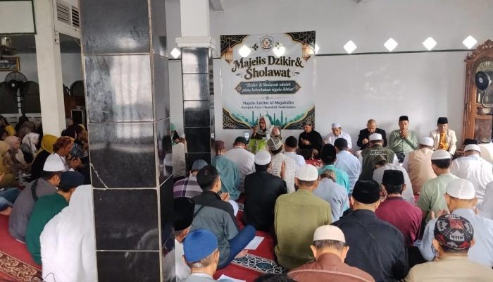 Diky Candra: Zikir di Masjid Al-Mujahidin Obat Polarisasi & Lesu Pasar