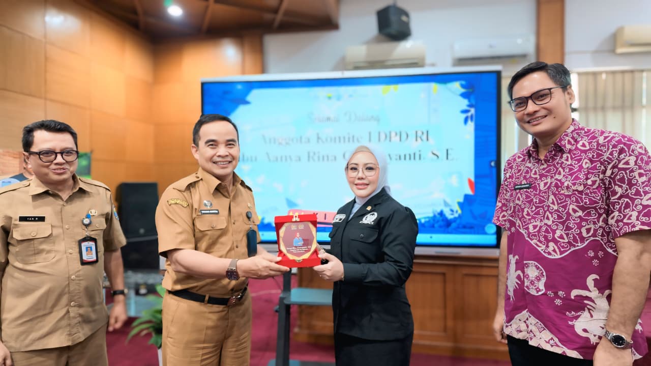 Teh Aanya laksanakan kunjungan kerja ke Disdukcapil Kota Bandung pada Selasa (27/10/2026). Foto: Istimewa