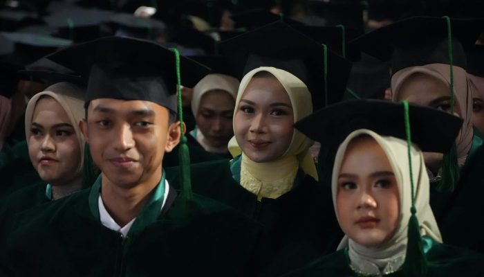 Wisuda UNSAP, Dony: Gelar Bukan Puncak, Tapi Awal